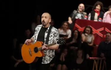  Явор Борисов пародира любими поп хитове.