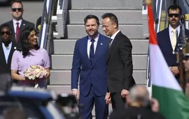 Джей Ди Ванс пристигна в Унгария като последна надежда за Орбан