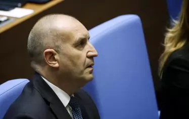 Румен Радев, вече на парламентарната банка.