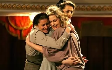  Надя (влявокато Варя от Чеховата "Вишнева градина" с реж. Василий Сенин - роля, която ѝ носи номинация "Икар 2018".