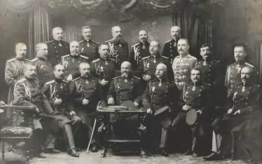 Генерал Васил Кутинчев (седнал, петият от ляво на дясно) сред членовете на Военния съвет.