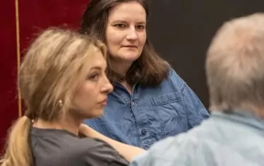  Ражисьорката исценографът Ясмин Манделли