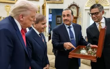  Тръмп разговаря с премиера на Пакистан Шехбаз Шариф и шефа на армията фелдмаршал Асим Мунир.

