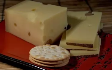 Ементалът отново ще има дупки благодарение на прах от сено