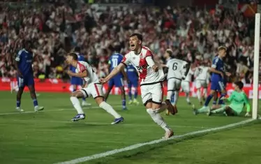 Футболистите на "Райо Валекано" са пощурели от радост след гола на Алемао срещу "Страсбург".