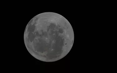 "Орион" вече снима Луната