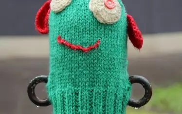 Хибридно-флуиден джендър плете, на три куки преплита