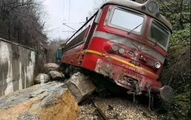 Пътници пострадаха при жп инцидент край Трявна
