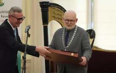 Сред многото си отличия актьорът Валетин Ганев вече има и "Златен век".