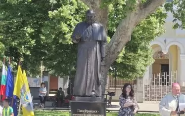 От Франциск до Кирил и Методий  - вълна от паметници у нас (галерия)

