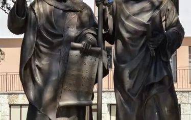  Паметникът в Аксаково.