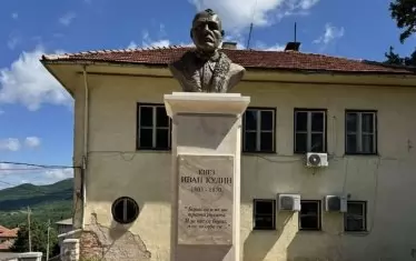  Паметникът в Белоградчик.
