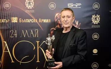  Милен Миланов с изненадващия, но повече от заслужен "Аскеер" за творческа чест. 