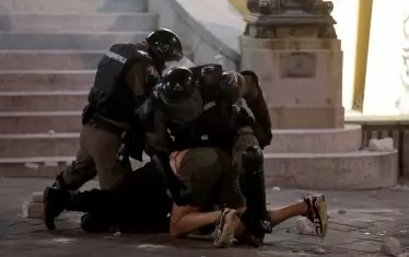 23 души са арестувани при сблъсъците на протеста в Белград