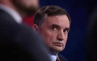 Издирван правосъден министър на Полша избяга от Унгария в САЩ