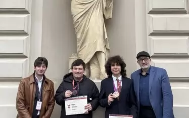 Българските ученици завоюваха първо място на Международната олимпиада по философия във Варшава, Полша.
