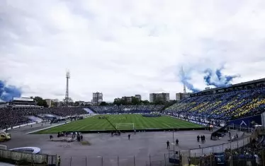 На трибуните феновете на "Левски" се бяха погрижили за зрелището - с хореография, димки и заря.