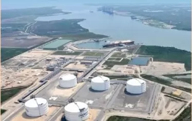 Катарският гигант QatarEnergy вече произвежда втечнен газ в Тексас