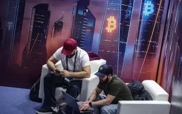 Биткойнът се срина