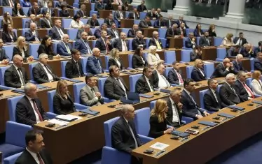 ПБ и ДПС символично намалиха с 1.09 евро партийната субсидия