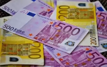 Депутатите замразиха основната си заплата на 4236 евро