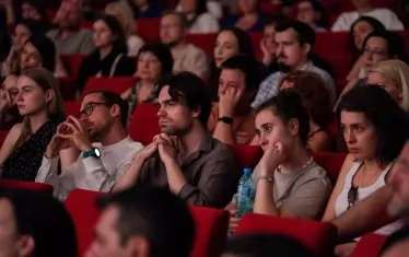  Публиката бе преизпълнила до краен предел голямата зала на Народния театър.