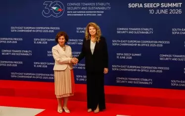 Силяновска поиска да отговаря на въпроси само на английски