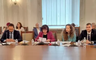 С мълчаливо единодушие в НС замразяват депутатските заплати