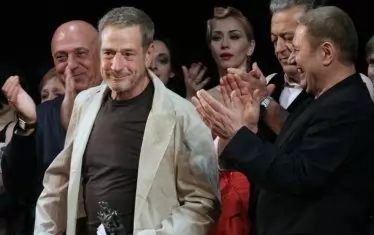  Йосо получава награда "Аскеер" за цялостно творчество.