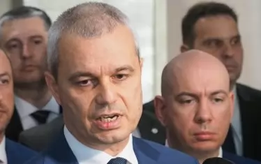  Ангел Георгиев (вдясно) е един от двамата български депутати, които посетиха Техеран за поклонението пред Али Хаменей.