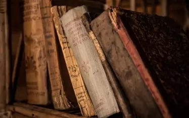 Технологични гиганти унищожават редки книги в името на изкуствения интелект
