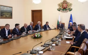 Радев и службите: Заплаха няма, но засилваме мерките за сигурност