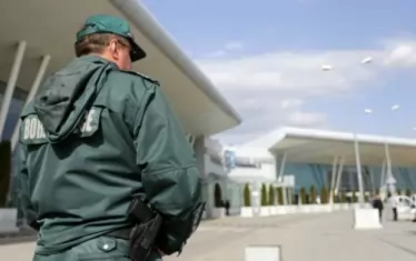Бивш министър разказа как е засечен за радиация на летището 