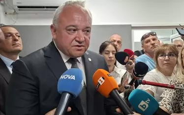 Демерджиев се закани на "изродите, които нормализират варварството"