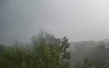 Силна буря с градушка удари София