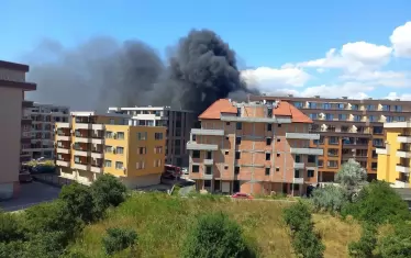 Четири автомобила изгоряха в Поморие и Бургас