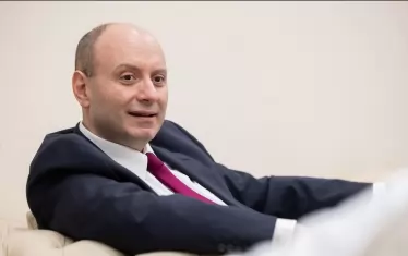 Бащата на посланика ни в ОАЕ: Не съм плащал полети на Пеевски