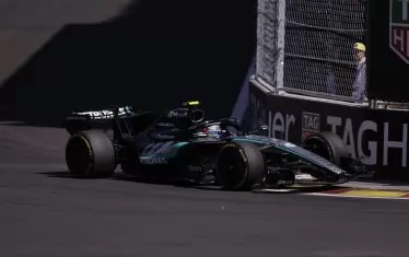 Сензационният Антонели лети към титлата в F1
