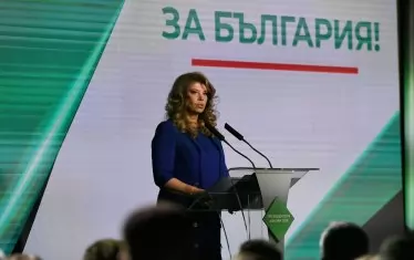14 сътрудници на ДС са в инициативния комитет на Йотова
