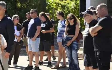  Филмови дейци се събраха днес пред Киноцентъра, а утре ще дадат пресконферензия в БТА.