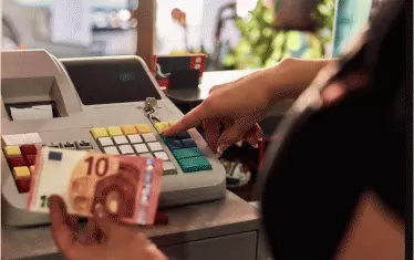 "Клиенти" от НАП хванаха в нарушения 70% от проверените заведения 