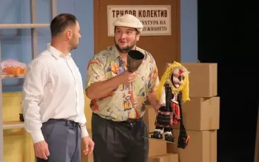  Сцена от спектакъла