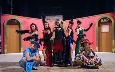  Сцена от спектакъла