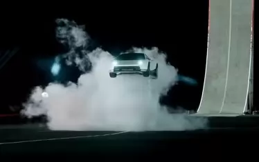 Илон Мъск представи летяща Tesla