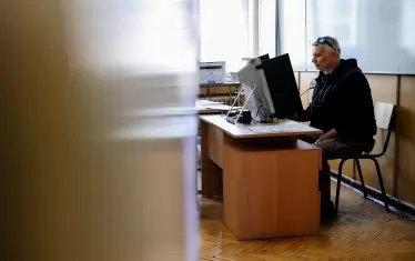 Попълването на декларации пред СИК бави вота в чужбина
