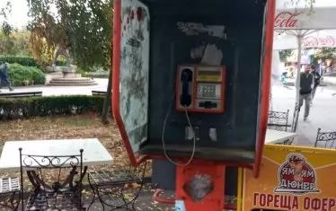  Къде може да видиш такъв телефон, ако не в центъра на Разград?