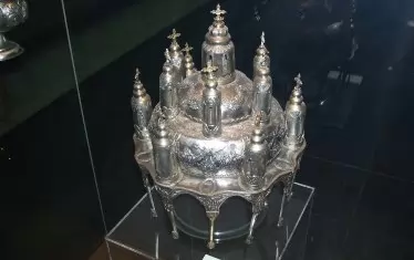 Сребърна мощехранилница от XVIII век, НИМ, София 
