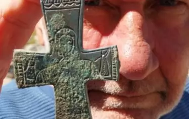  Кръстът реликварий