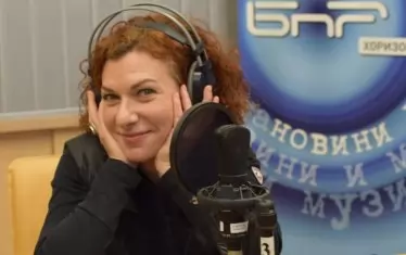 Марина Великова е изнасяла концерти по целия свя, включително и в подножието на връх Еверест.