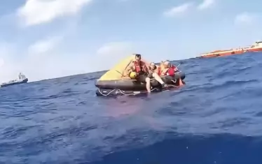Български моряци са евакуирани от горящ кипърски кораб